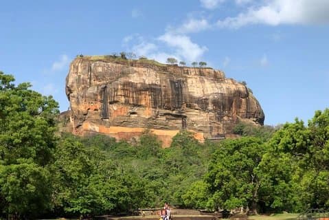 Dag Excursie naar Historische Sigiriya Rock en Minneriya National park Safari