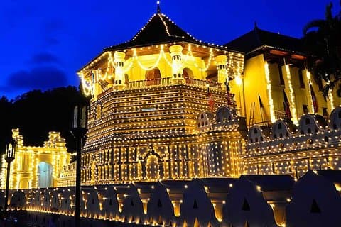 Excursiones en tierra Terminal de pasajeros del puerto de Colombo a Kandy en automóvil.