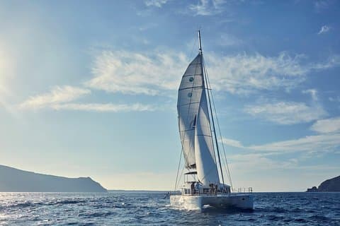 Santorini Sunset Luxe zeilcatamarancruise met BBQ, drankjes, transfer