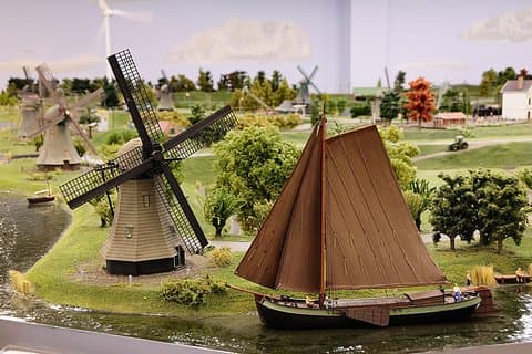 Spring over linjen: Indgangsbillet til Miniworld Rotterdam