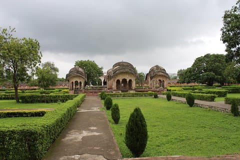 Eendaagse tour: Aurangabad, Daulatabad en Khultabad met thuisverblijf