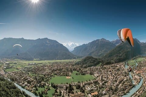 Tagesausflug nach Interlaken und Paragliding ab Genf