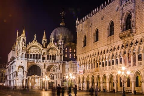 Paseo privado por la noche en Venecia con entrada VIP a San Marcos después de las horas de trabajo
