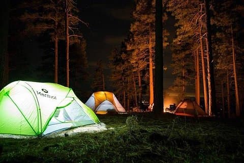 Trekking y campamento nocturno en Rishikesh.