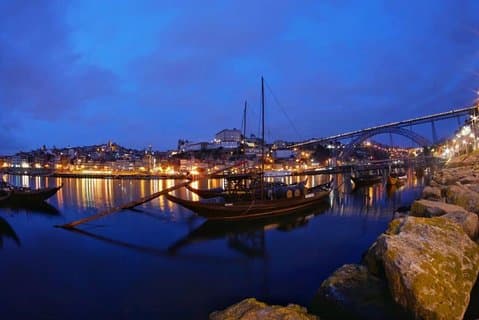 Tour nocturno de Porto Heritage con espectáculo de fado y cena incluida