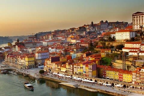 Transfer Privado Lisboa/PORTO w.guided paradas-escolher 2 fr.a lista