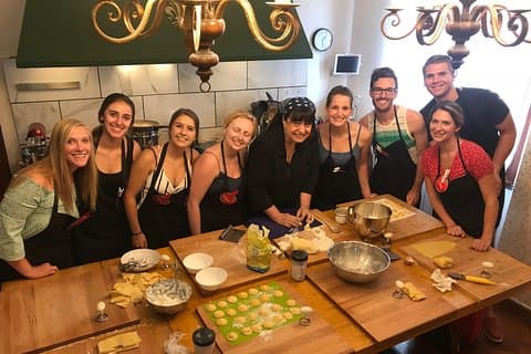 Experiência de culinária para grupos pequenos com massa toscana Masterclass