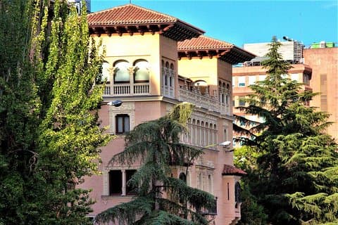 Madrid fuera de los caminos trillados : Tour Privado a pie (Personalizable)