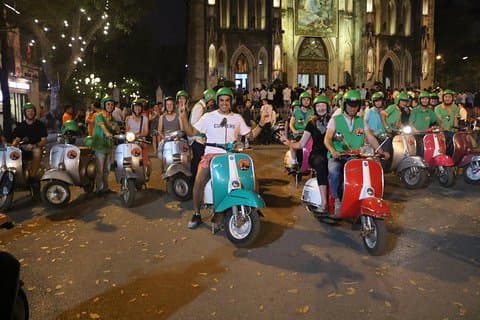 Hanoi Vespa After Dark Street food + Train Street + Café aux oeufs