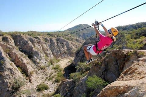 Tokkelbanen en abseilen aan de Costa Azul