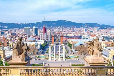 Private Barcelona and Sagrada Familia Tour with Hotel Pick-up