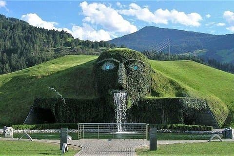 Innsbruck e il tour mondiale del cristallo Swarovski World Tour da Monaco