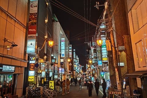 Inmersión cultural y gastronómica nocturna con todo incluido en Hiroshima