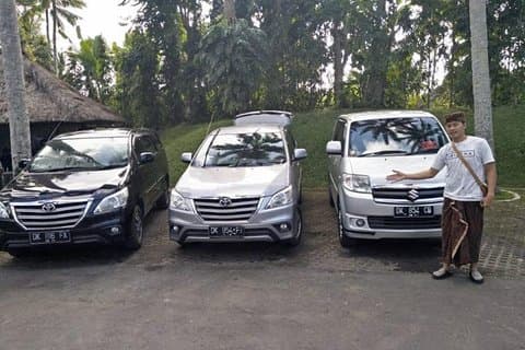 Charte de voiture privée à Bali avec chauffeur parlant anglais dans la région d'Ubud