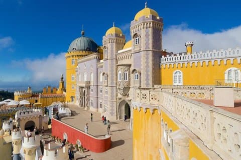 Sintra, Pena Palace, Cabo Roca, Cascais Small Group från Lissabon
