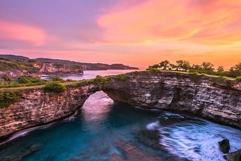 ヌサペニダ島への西ツアーとシュノーケリング