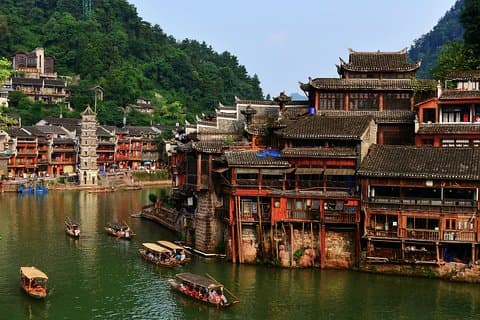 5 jours de visite des montagnes Zhangjiajie et de la vieille ville de Fenghuang (hôtel 5 étoiles)
