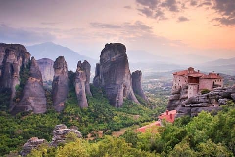 Excursión de dos días a Delfos y Meteora desde Atenas
