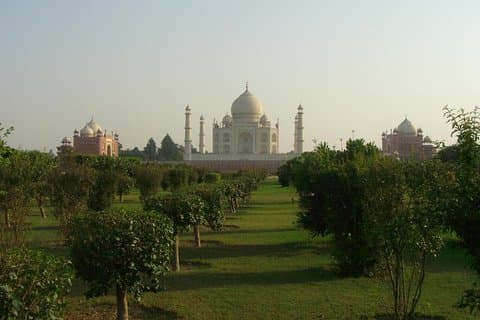2 day trip to Agra from Pune with air tickets