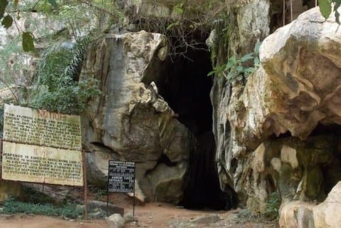 Amboni-Höhlen - 2 Tage