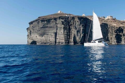 サントリーニ島から有名なビーチを回る共有クラシックモーニングトリップ