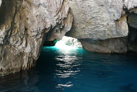 Descubra Capri Island de barco a partir de Capri