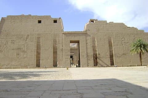 Vallée des reines, temple Habu et temple Deir Elmadina