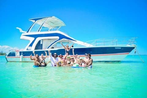 Festa in barca privata con snorkeling a Punta Cana (mezza giornata)