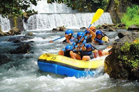 Incroyable aventure de rafting sur les eaux vives de Telaga Waja à Bali, petit-déjeuner compris