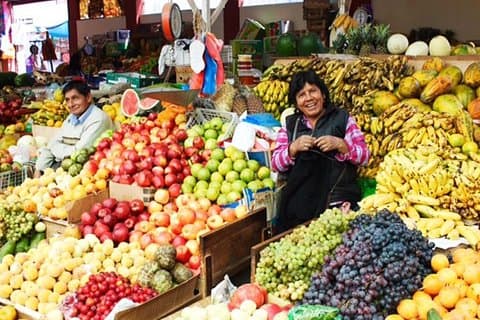Fruit Kingdom. Peru´s largest fruit market