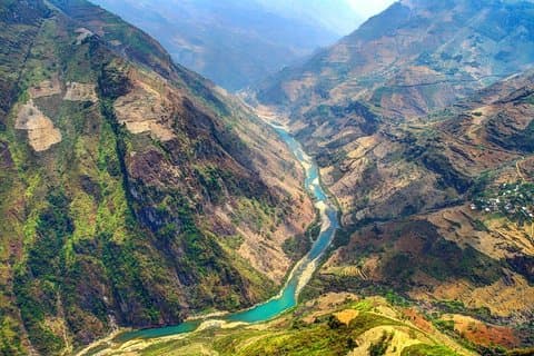 Package 4 Day Tour Ha Giang Ma Pi Leng pass and Meo Vac Market