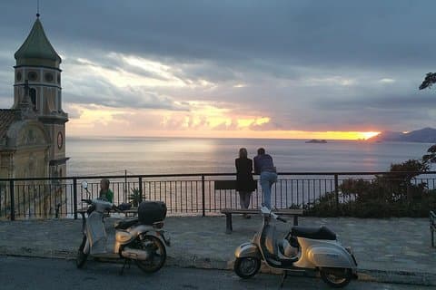 Bebida ao pôr do sol em Positano