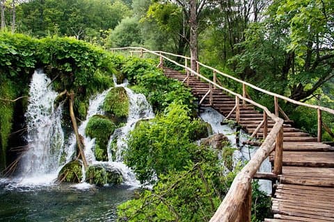 De Zagreb a Split: Excursão guiada privada aos Lagos de Plitvice