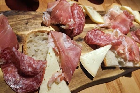 Bari - Semi Private Street Food & City Sightseeing Tour with Local Guide