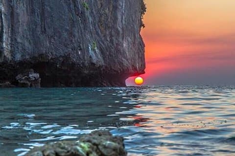 Private Tour Phi Phi Early Bird Premium Tour by Speed Boat