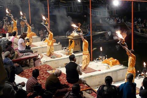 Varanasi - Kväll båttur med Aarti ceremoni