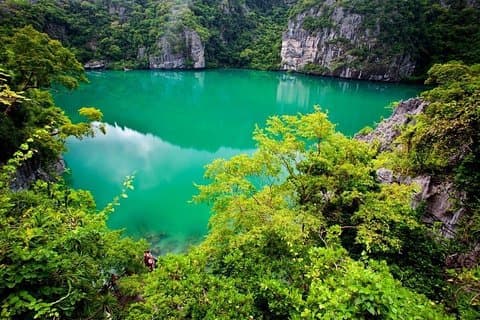 Tour dell'Isola di Samui al Parco Marino di Angthong in una grande barca con Kayak