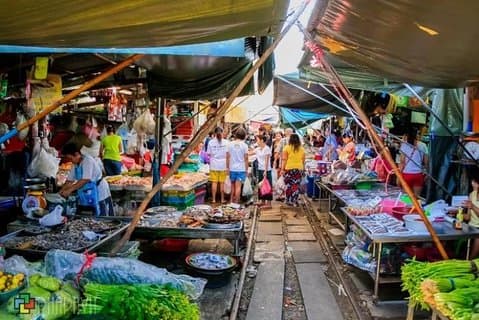Bangkok: sluit je aan bij de tourtreinmarkt - de drijvende markt Damnern Saduak