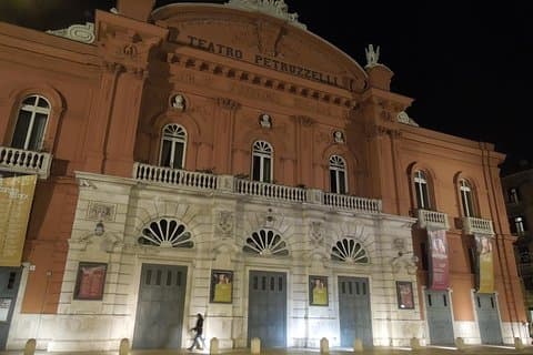 Visite à pied du centre-ville et du bord de mer à Bari By Night