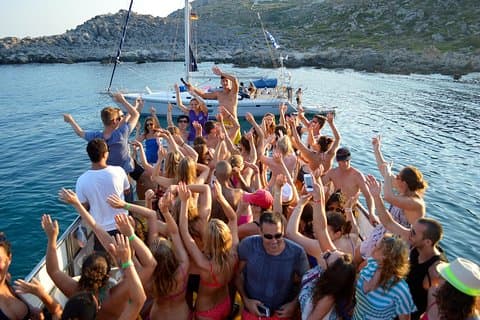 Båtpartykryssning med live DJ