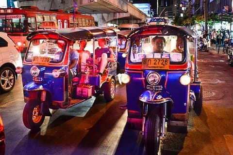 Bangkok Night Lights Tuk Tuk Tour: Temples & City Highlights