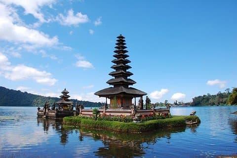 Tour di West Bali: Taman Ayun, Ulun Danu Beratan, Jatiluwih Rice Terrace, Tanah Lot