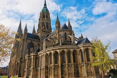 Private Transfer from Saint-Malo to Bayeux - Up to 7 People