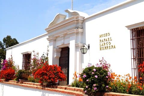 Klein groepsbezoek aan het Larco Museum, het centrum van Lima en het Santo Domingo-klooster