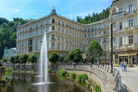 Viaje privado a Karlovy Vary desde Praga con cristalería Todo incluido.