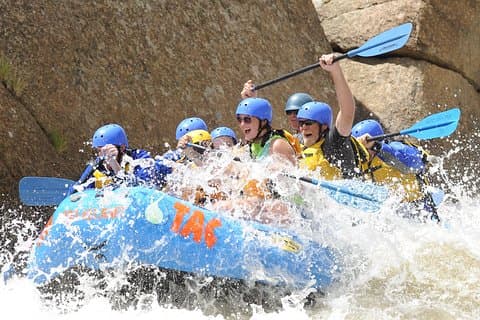 ブラウンズキャニオン中級ラフティング旅行半日