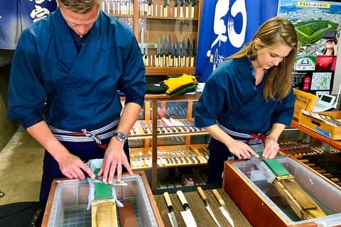 Afiar facas japonesas em Osaka