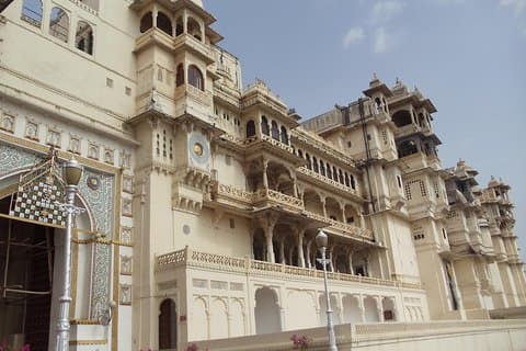 Udaipur - Privately Guided Half day Tour to city of lakes