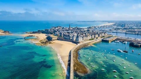 Privévervoer van Bayeux naar Saint-Malo - maximaal 7 personen