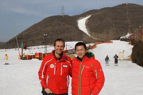 Jundushanスキーリゾートと北京ホテルの間の私有往復送迎